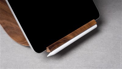 IPad stå med æble blyantholder træ
